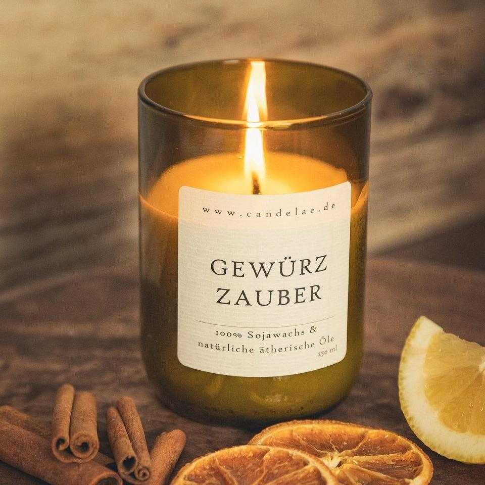 Gewürzzauber Duftkerze von Candelae, weitere Ansicht der handgegossenen Kerze