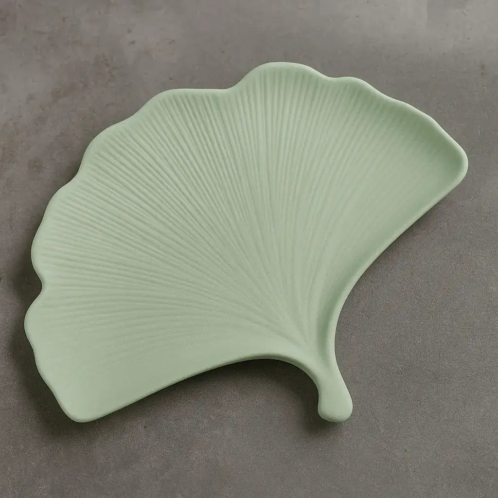 Ginkgoblatt Schmuckablage mit abgelegtem Ring