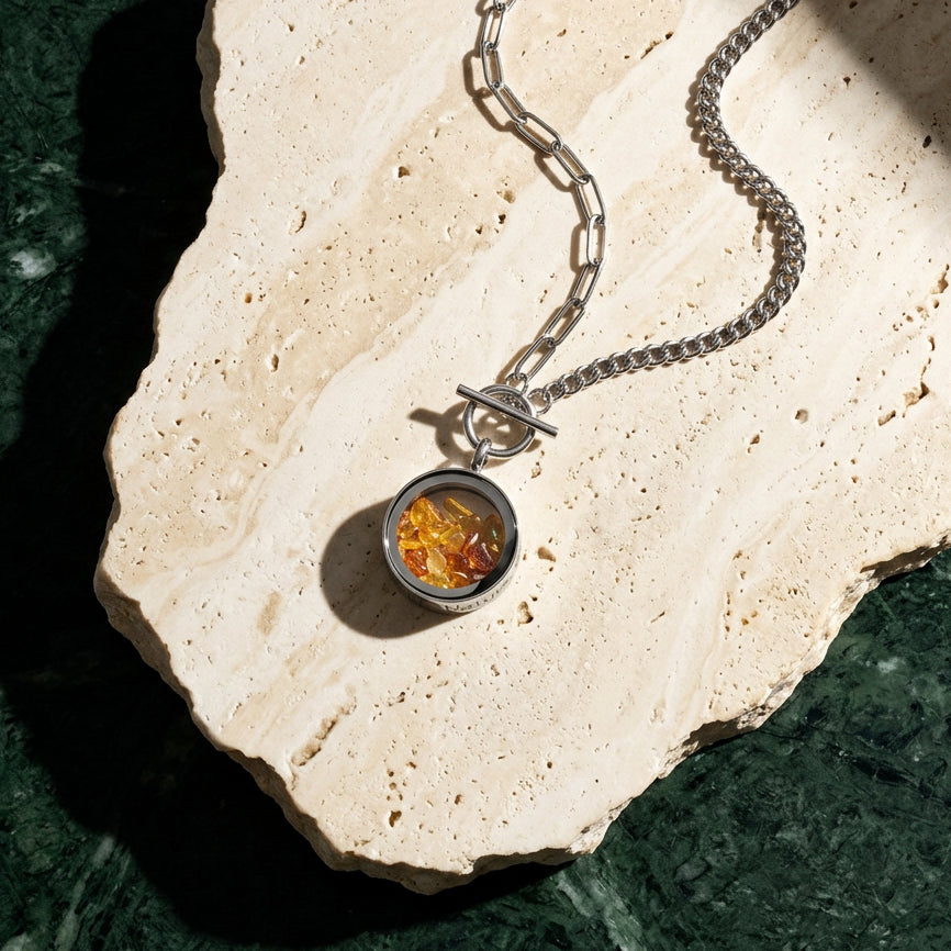 Bernstein-Kette mit Knebelverschluss von My Little Nature, Produktansicht