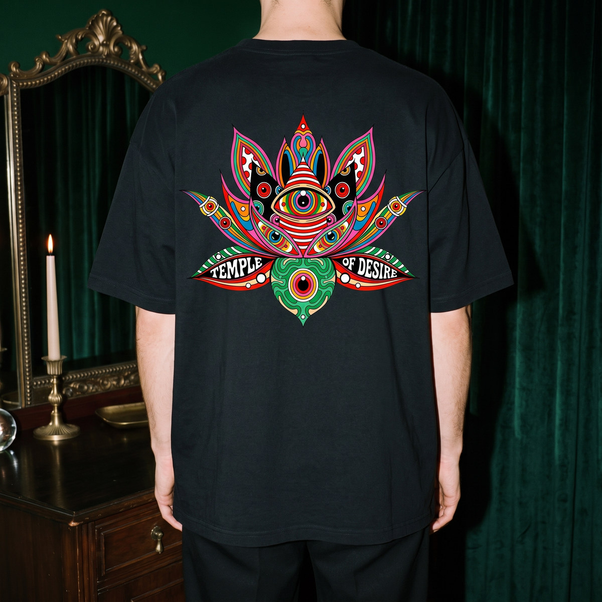 Lotus — Erwachen: Rückenprint auf schwarzem Oversized-T-Shirt, Temple of Desire.