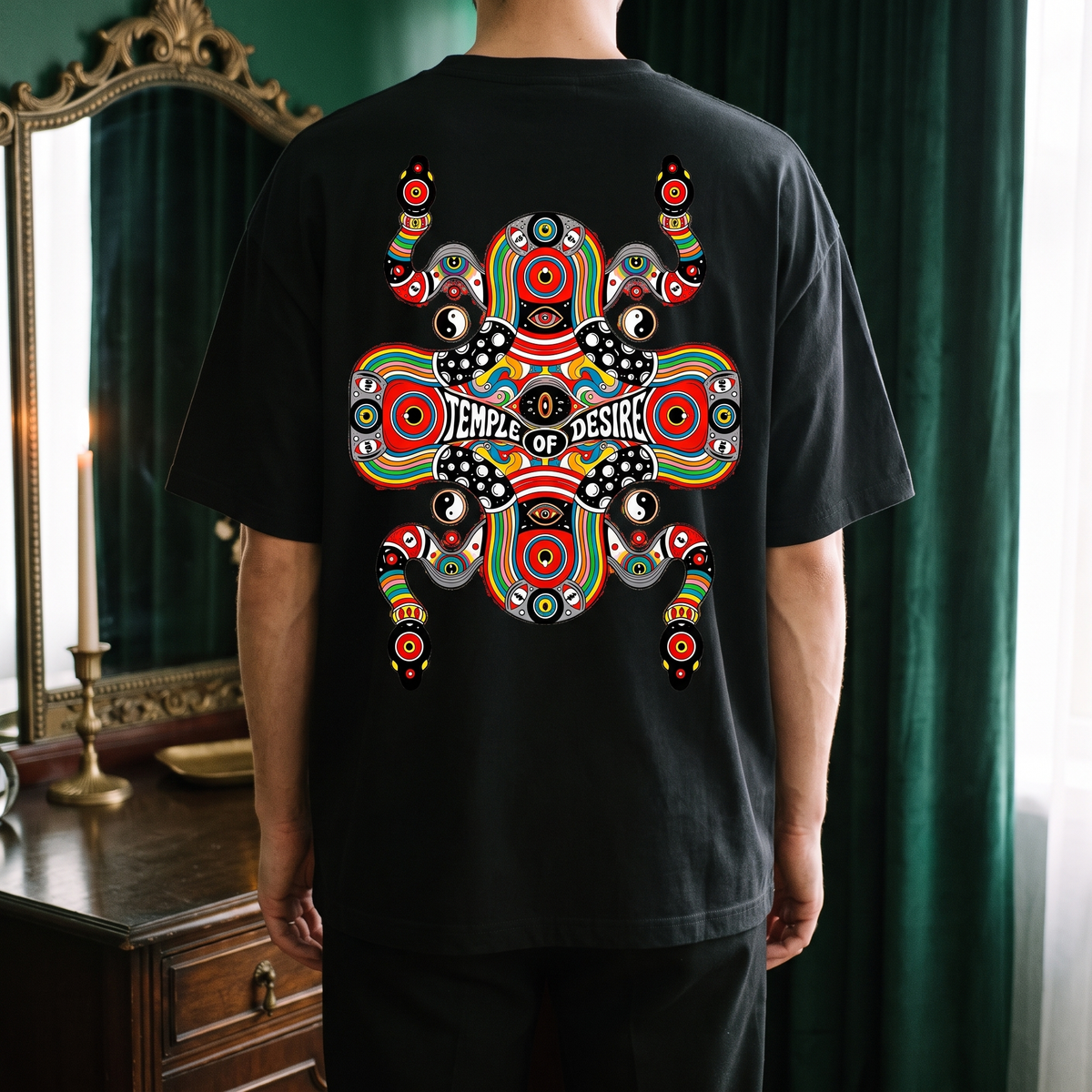 Käfer — Panzer: Rückenprint auf schwarzem Oversized-T-Shirt, Temple of Desire.