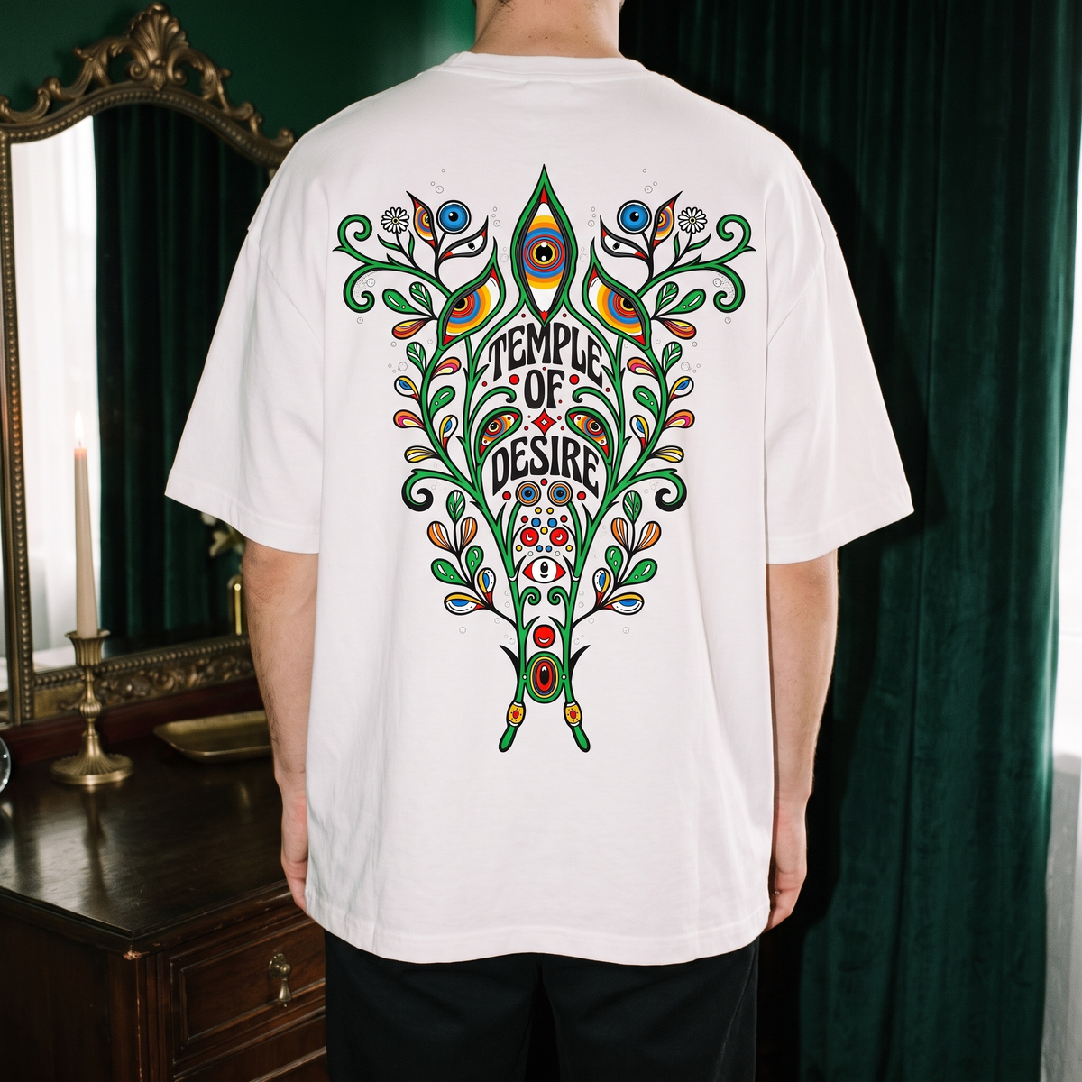 Ranken — Garten: Rückenprint auf weißem Oversized-T-Shirt, Temple of Desire.