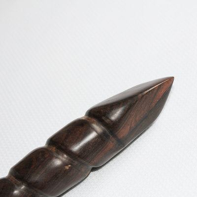 Spitzes Ende des Kamagong Dulo-Dulo mit Maserung