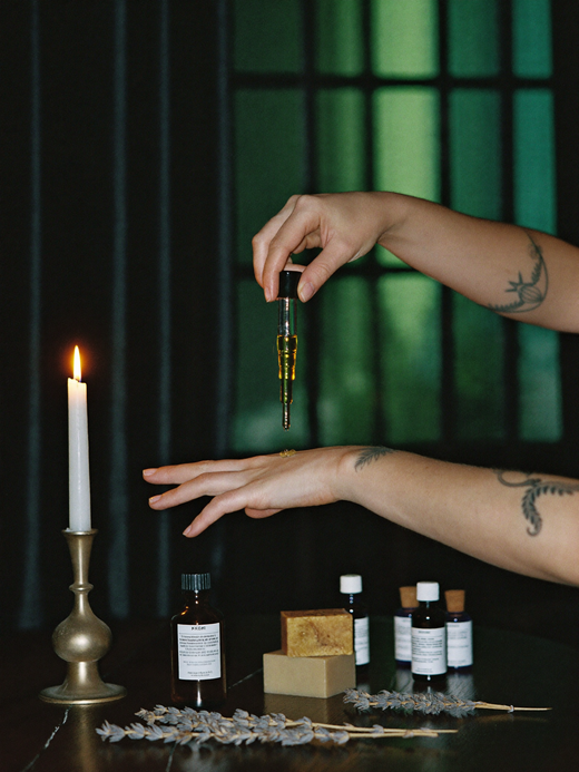 Magische Öle, Seifen & Pflege-Rituale.