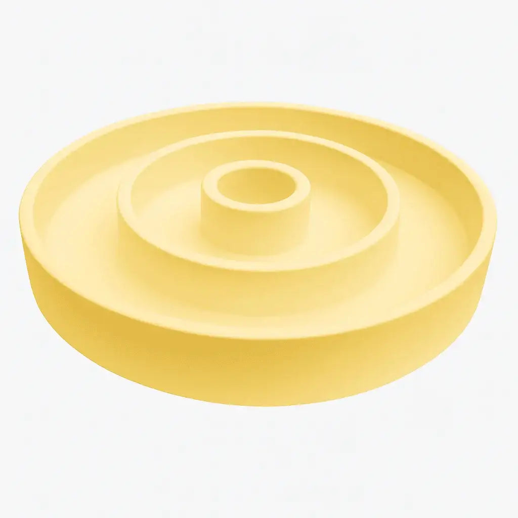 Gelber runder Ritualteller im minimalistischen Design