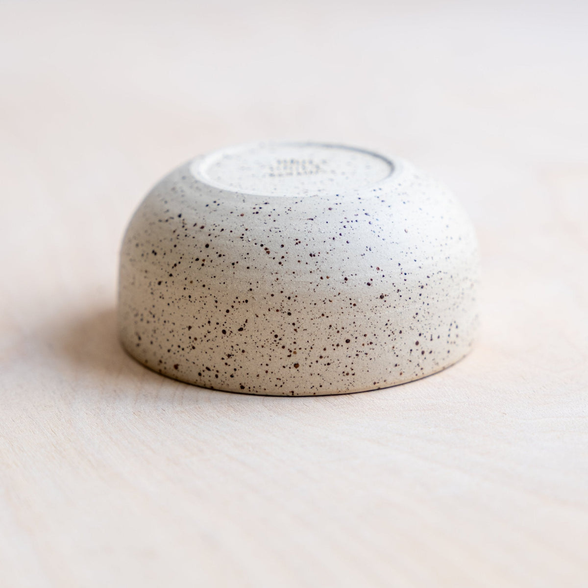 KUMO Cappuccino Tasse mit Spots von Mura Mura Ceramics, abschließende Ansicht