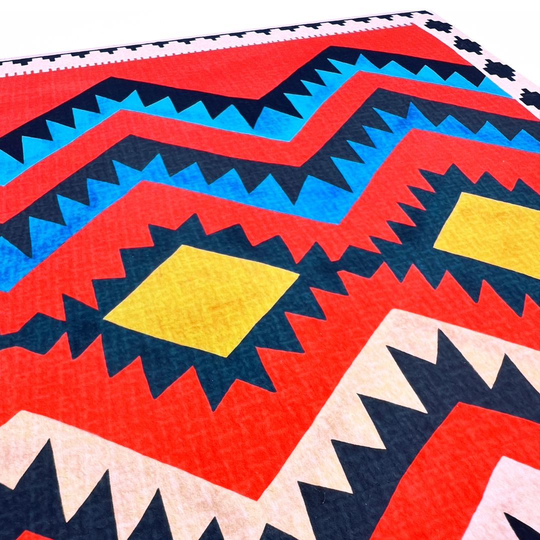 Detailansicht des roten anatolischen Kilim-Musters auf Hahnemühlepapier