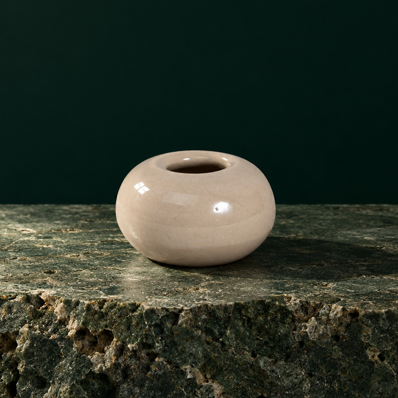 YOKO Matcha Besenständer in Beige von Mura Mura Ceramics, Produktansicht