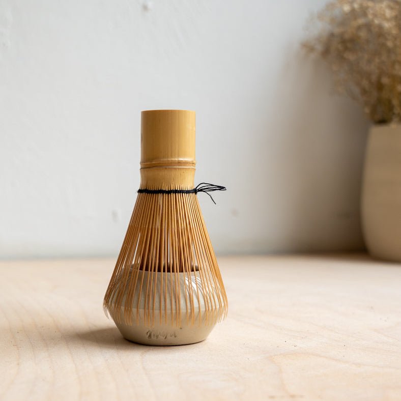 YOKO Matcha Besenständer in Beige von Mura Mura Ceramics, weitere Ansicht