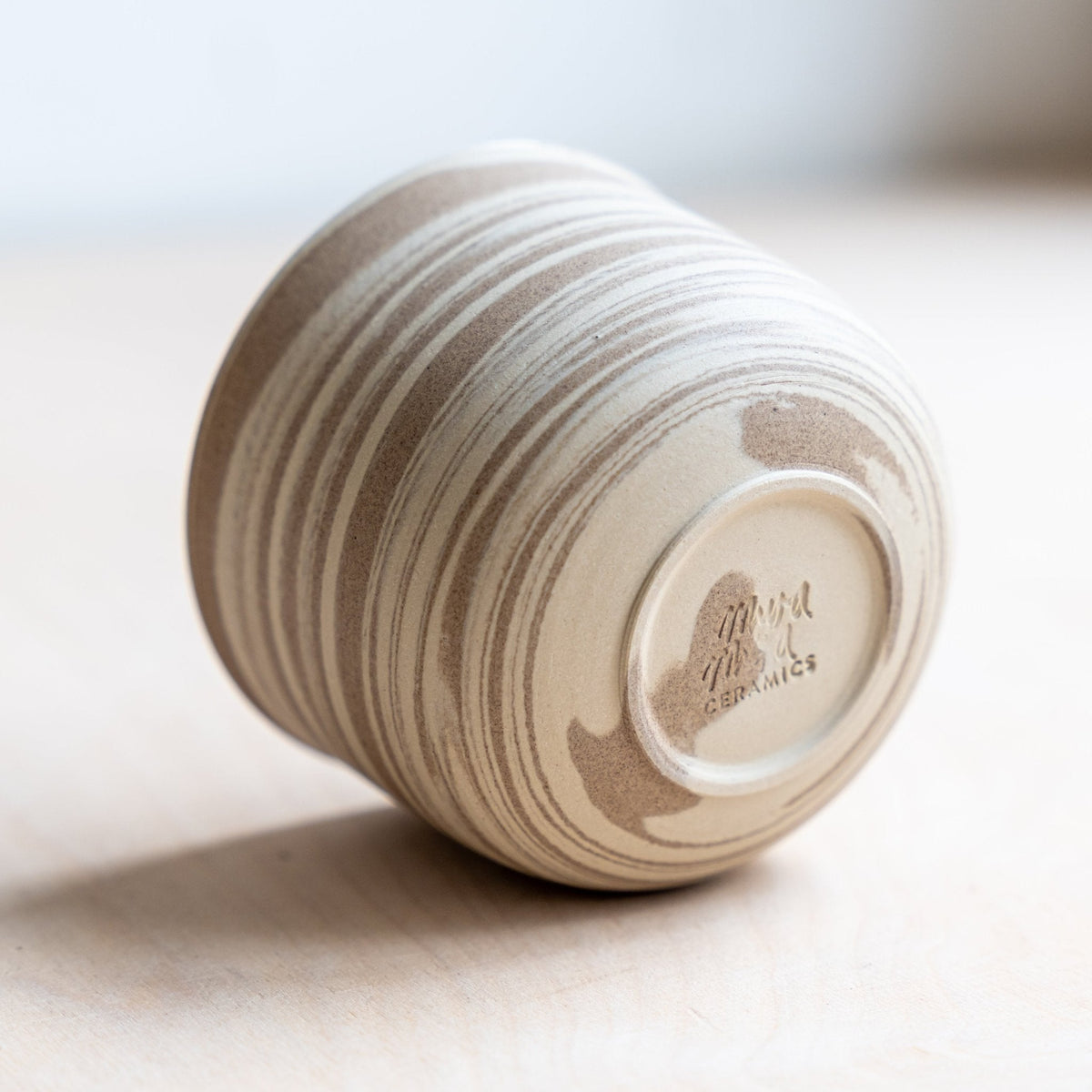 Handgemachte OCHA Teetasse aus gemischtem Ton von Mura Mura Ceramics, Detailansicht