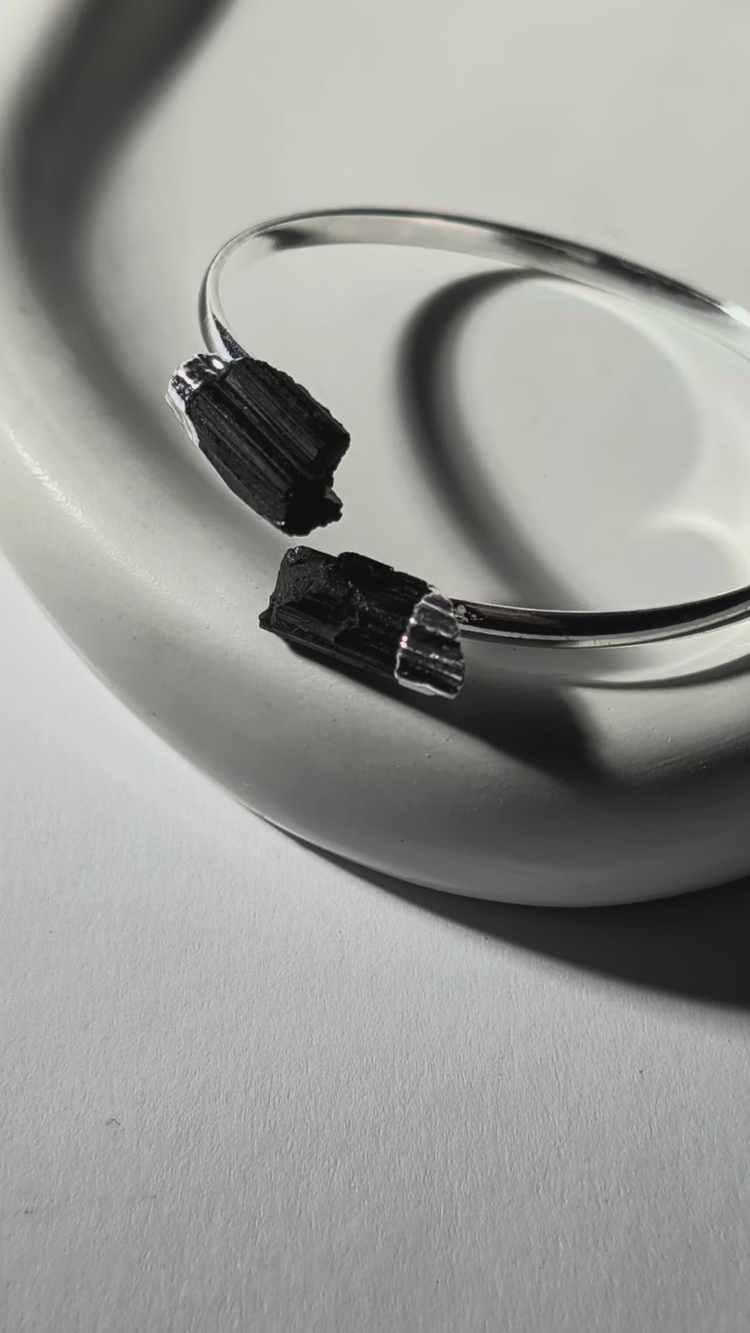 Schwarzer Turmalin Armreif | Silber | Schutz & Erdung