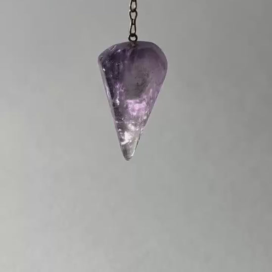 Facettiertes Amethyst Pendel (Unikat) für Intuition, energetisch aufgeladen, in einer Keramikschale