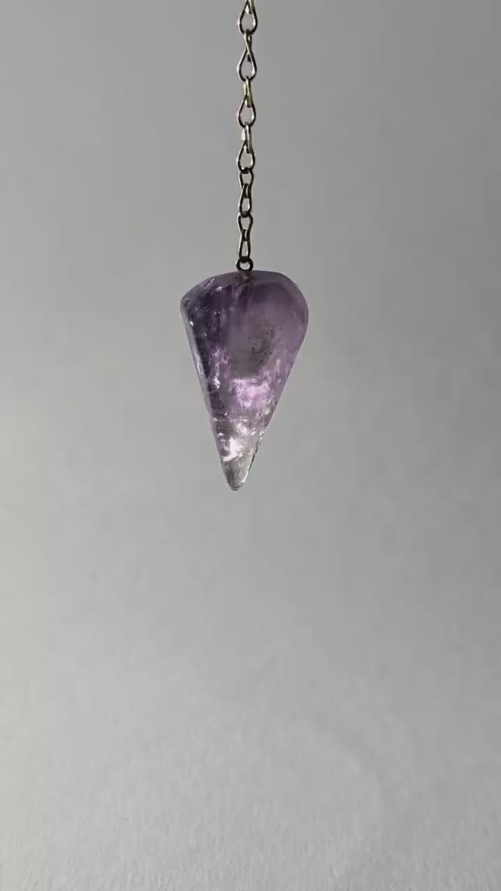 Facettiertes Amethyst Pendel (Unikat) für Intuition, energetisch aufgeladen, in einer Keramikschale