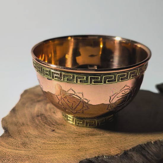 Räucherschale im Kupferfinish mit graviertem Chakra-Symbol
