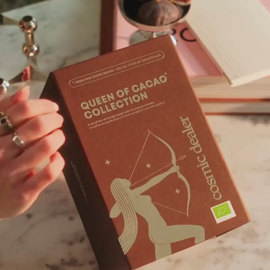 Cosmic Dealer Königin der Kakao Kollektion Geschenkbox mit 4 Kakaomischungen (Chai, Chili, Lavendel, Minze)