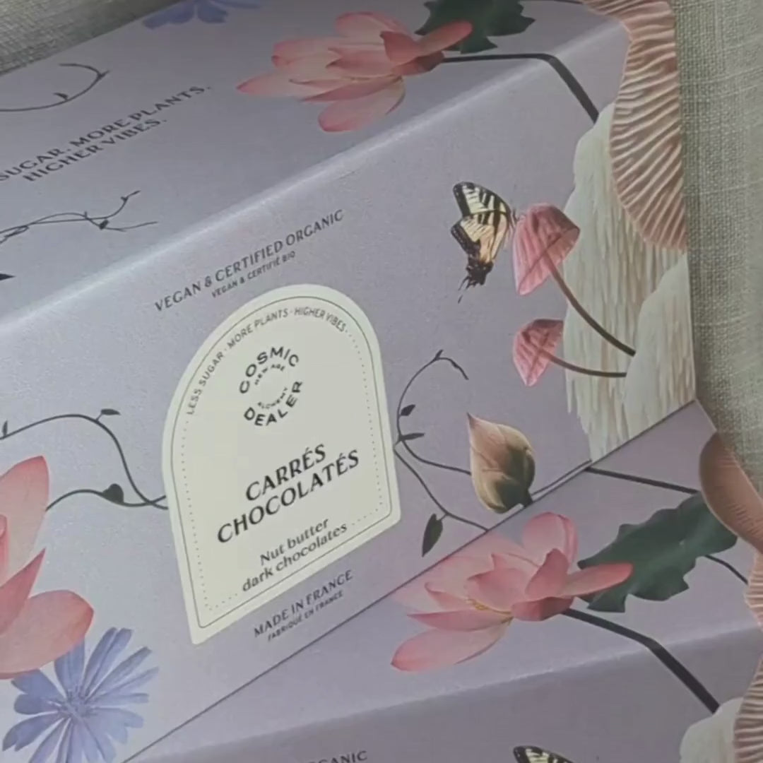 Cosmic Dealer Botanical Box 20 vegane Schokoladen Nussbutter Pralinen Verpackung 10 Sorten