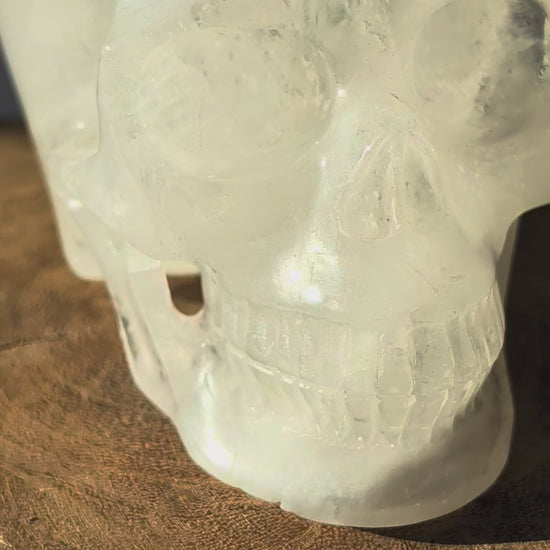 Transparenter großer Kristallschädel Flynn Bergkristall 645g