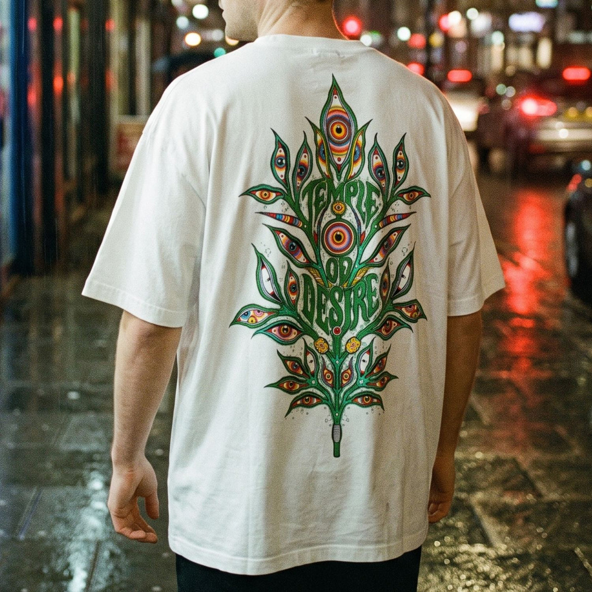 Tausendauge: Rückenprint auf Oversized-T-Shirt in der Nahansicht