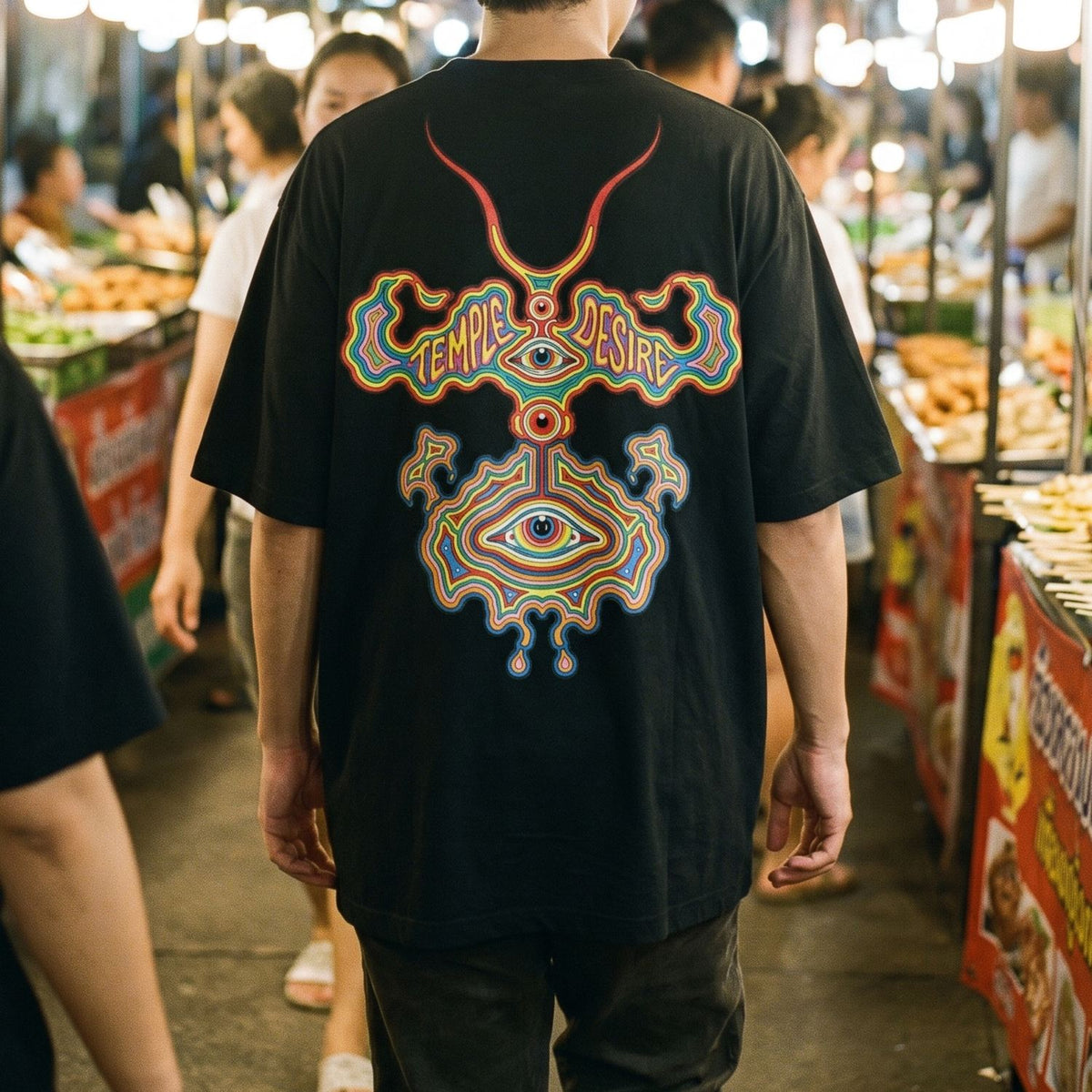 Tausendauge: Rückenprint auf Oversized-T-Shirt in der Nahansicht