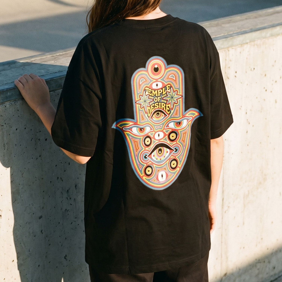 Tausendauge: Rückenprint auf Oversized-T-Shirt in der Nahansicht