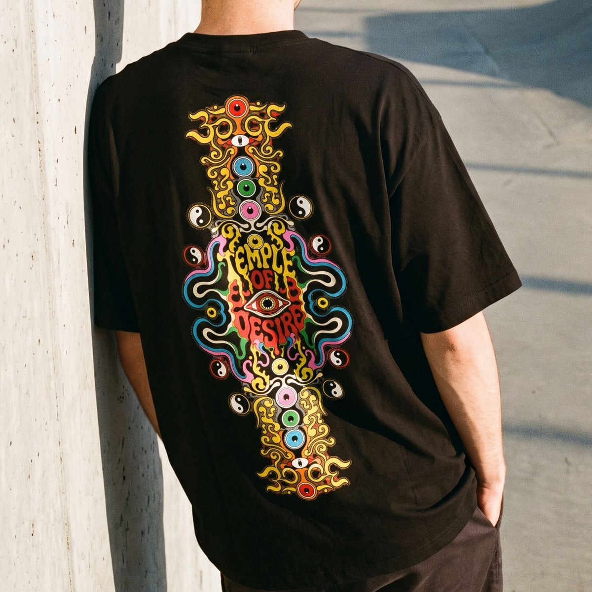 Tausendauge: Rückenprint auf Oversized-T-Shirt in der Nahansicht