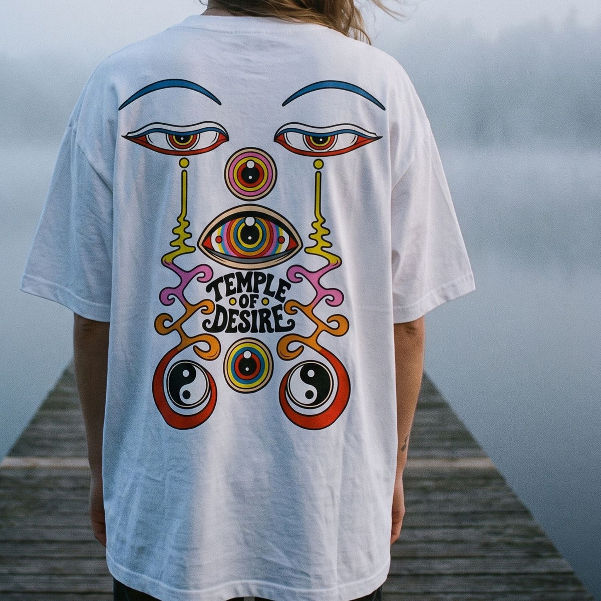 Tausendauge: Rückenprint auf Oversized-T-Shirt in der Nahansicht