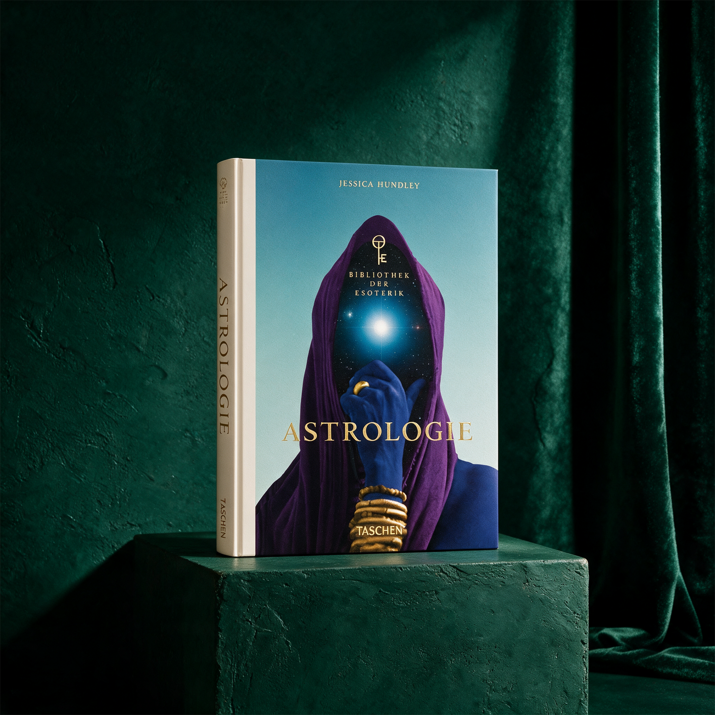 Astrologie. Bibliothek der Esoterik (German) – Produktansicht vor tiefem Smaragdgrün