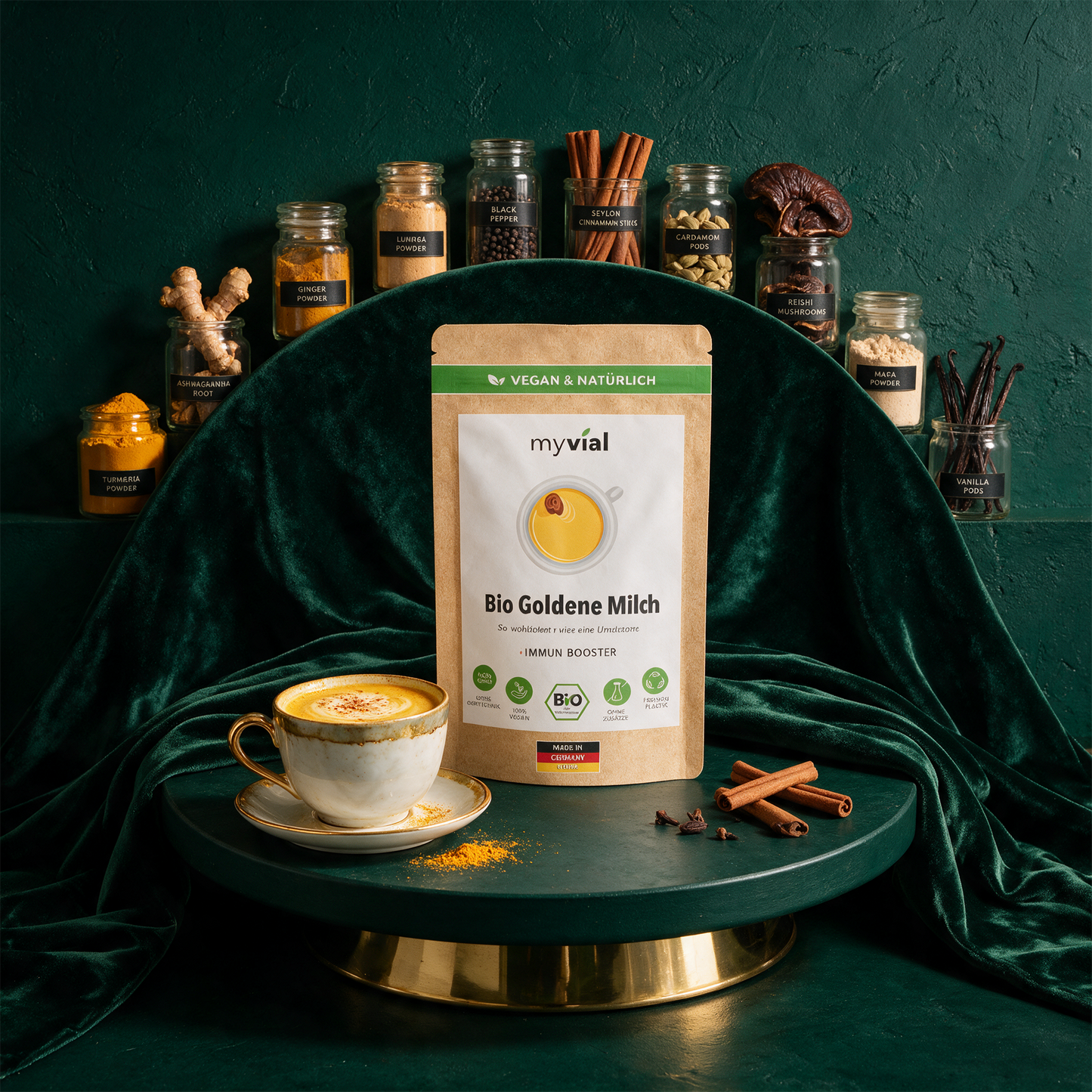 Bio Goldene Milch Latte | 10 ayurvedische Zutaten mit Kurkuma – Anwendung vor tiefem Smaragdgrün