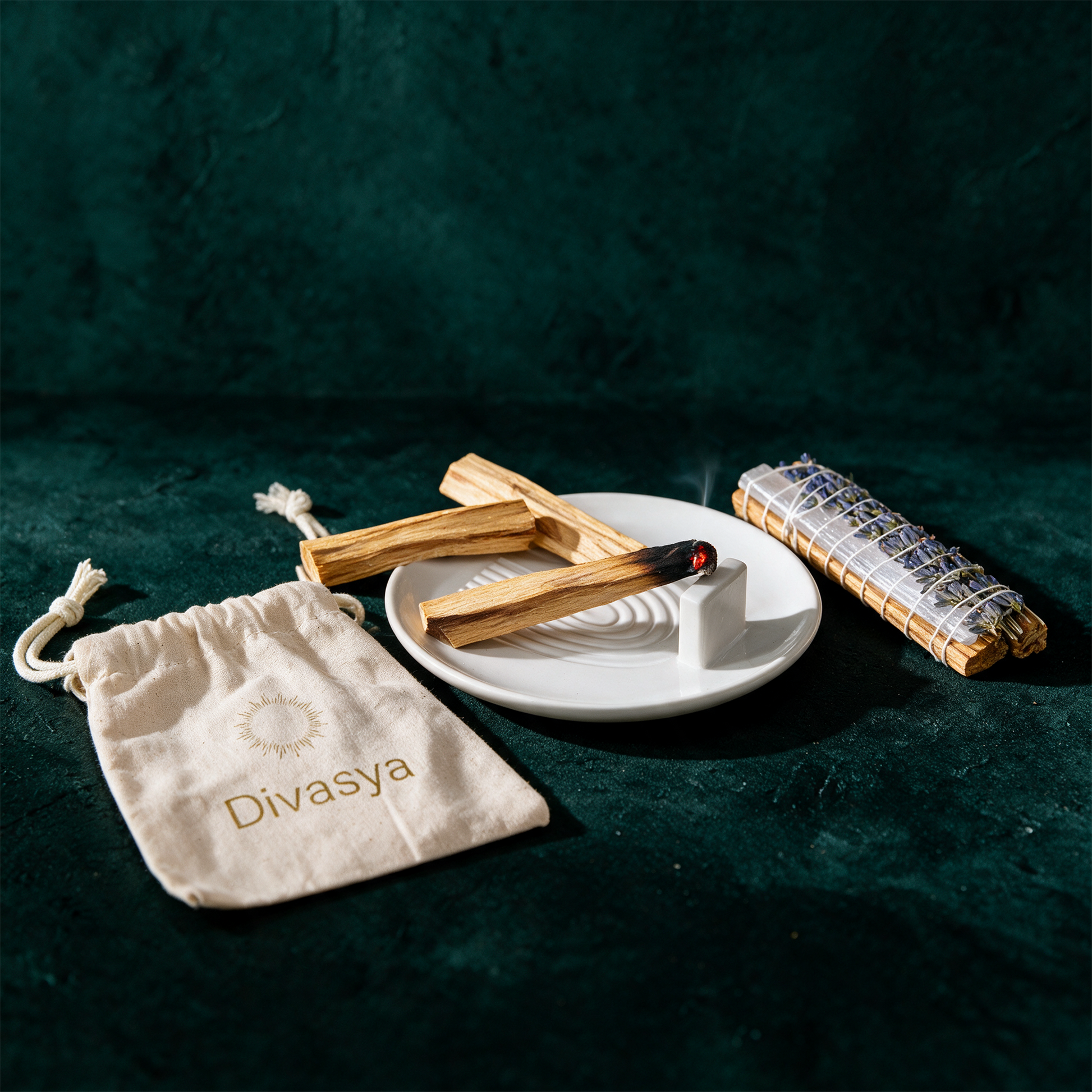 Palo Santo Set mit Räucherschale | Starter-Set Yoga – Produktansicht vor tiefem Smaragdgrün