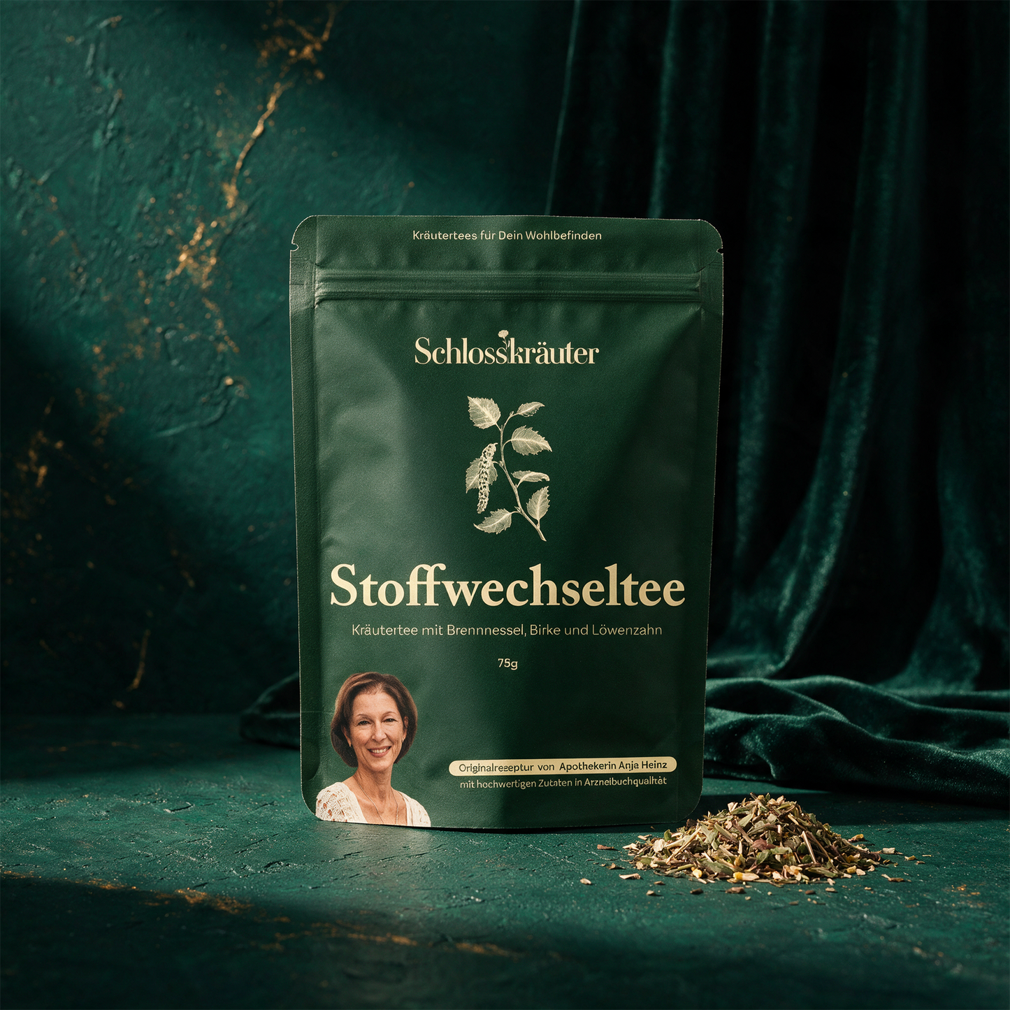 Stoffwechseltee – Produktansicht vor tiefem Smaragdgrün