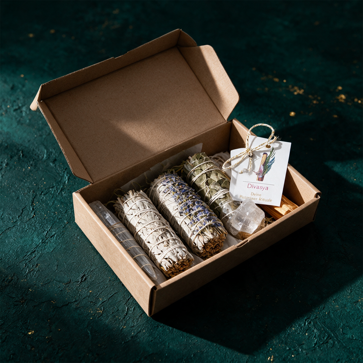 Weißer Salbei Räucherset | Smudge Starter-Set – Produktansicht vor tiefem Smaragdgrün