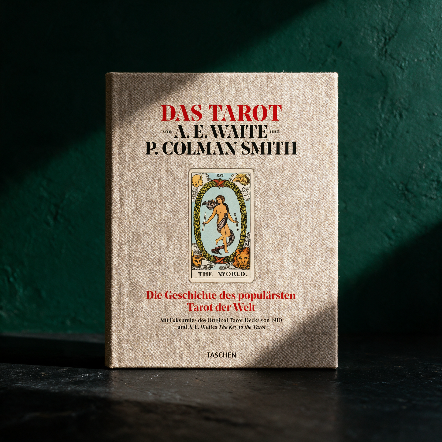 Das Tarot von A. E. Waite & P. Colman Smith | Set mit Faksimile-Deck – reine Produktansicht in der smaragdgrünen Temple-of-Desire-Bildwelt