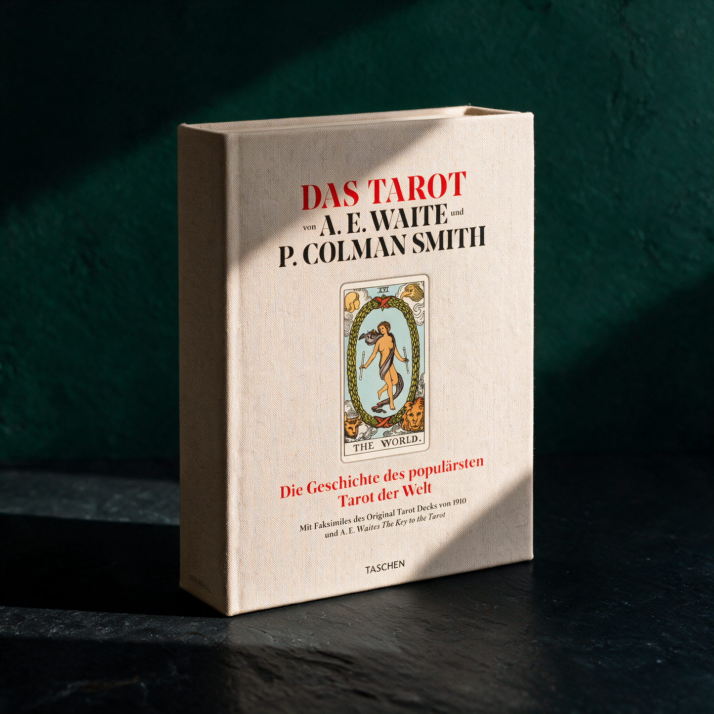 Das Tarot von A. E. Waite & P. Colman Smith | Set mit Faksimile-Deck – stimmungsvolle Kontextansicht in der smaragdgrünen Temple-of-Desire-Bildwelt