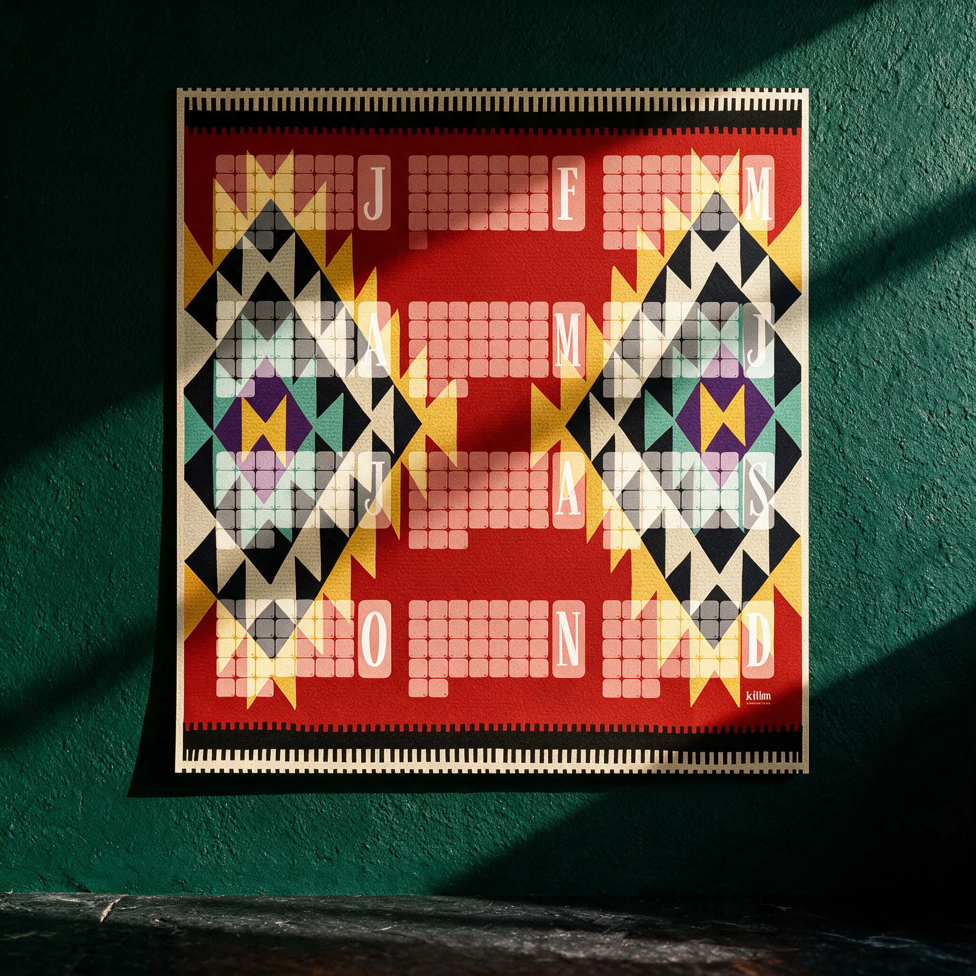 Wandkalender Kilim Peacock rostbraun | Special-Edition-Jahresplaner – Material- und Detailansicht in der smaragdgrünen Temple-of-Desire-Bildwelt