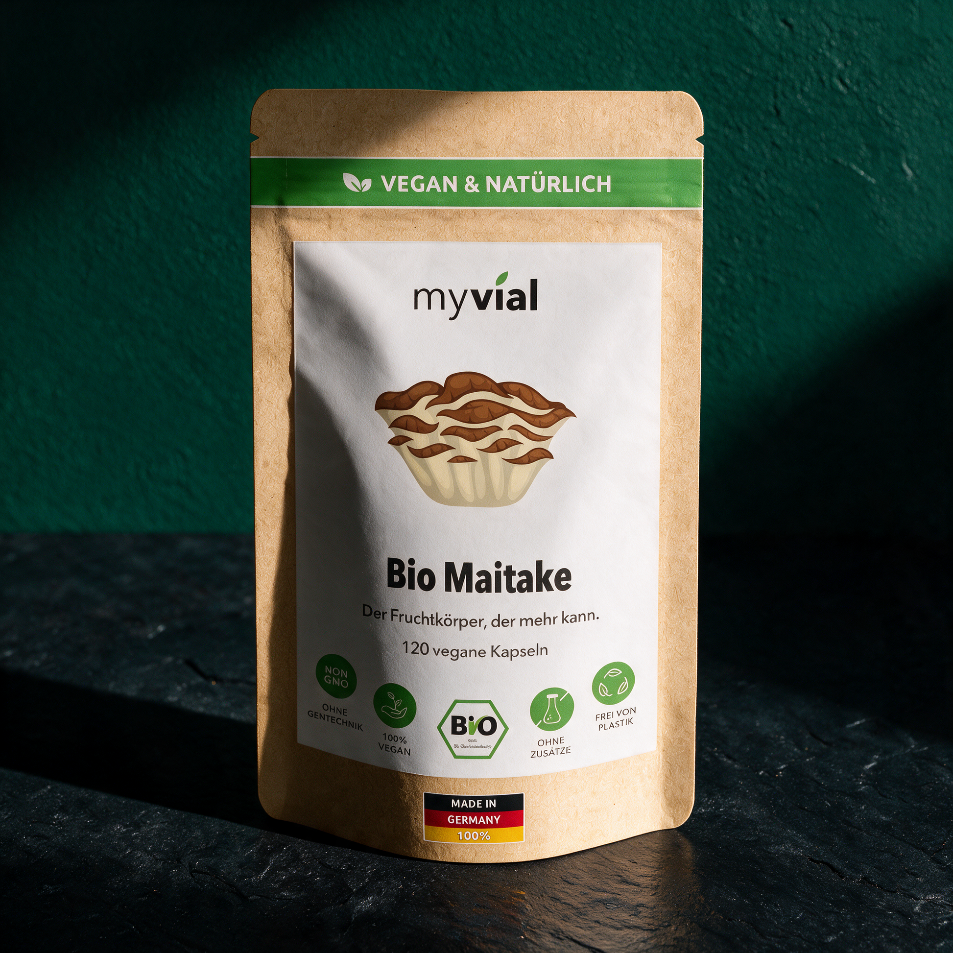 Bio Maitake Kapseln | Vitalpilz Klapperschwamm für bewusste Ernährung – Material- und Detailansicht in der smaragdgrünen Temple-of-Desire-Bildwelt