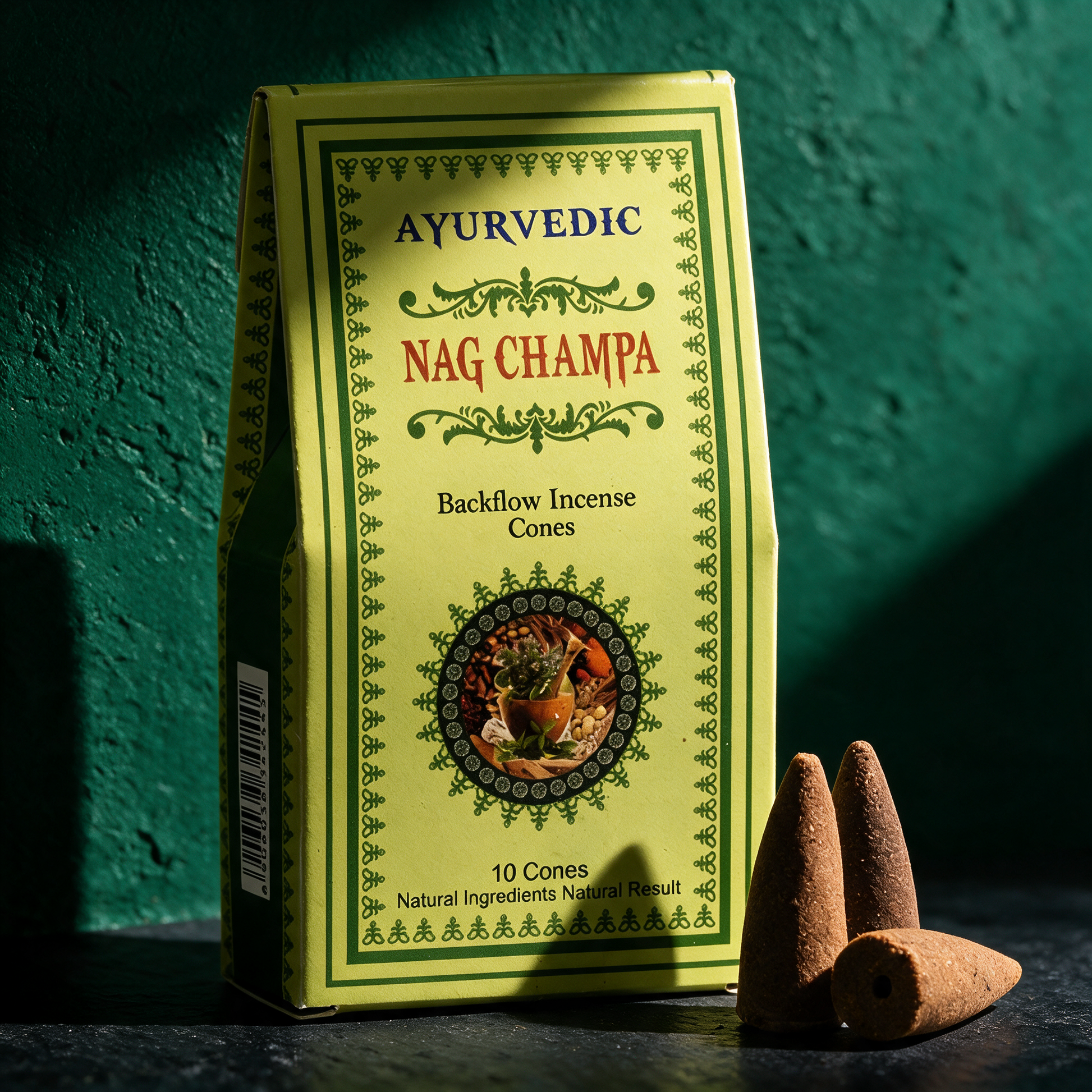 Ayurvedische Rückfluss-Räucherkegel | Wasserfall-Effekt für Ruhe – reine Produktansicht in der smaragdgrünen Temple-of-Desire-Bildwelt