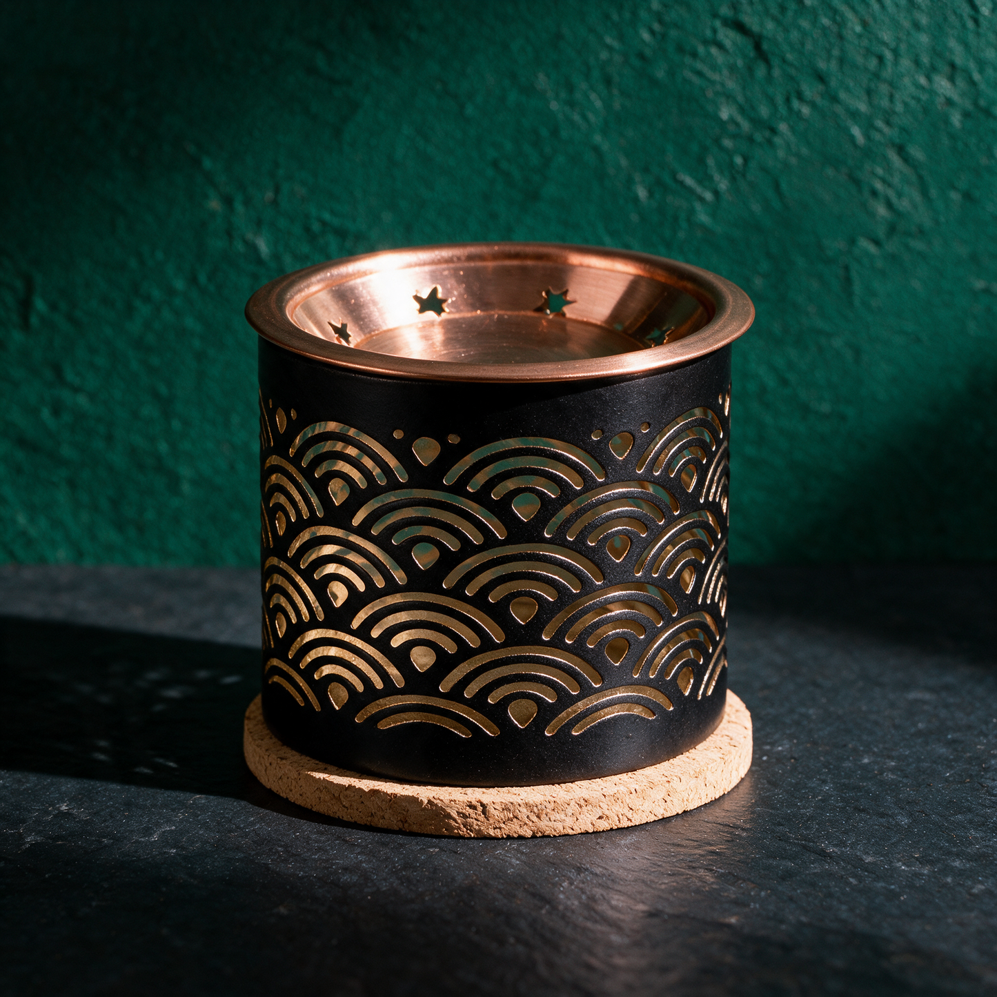 Aromafume Exotic Incense Diffuser | Räuchern ohne Rauch & Asche – Material- und Detailansicht in der smaragdgrünen Temple-of-Desire-Bildwelt
