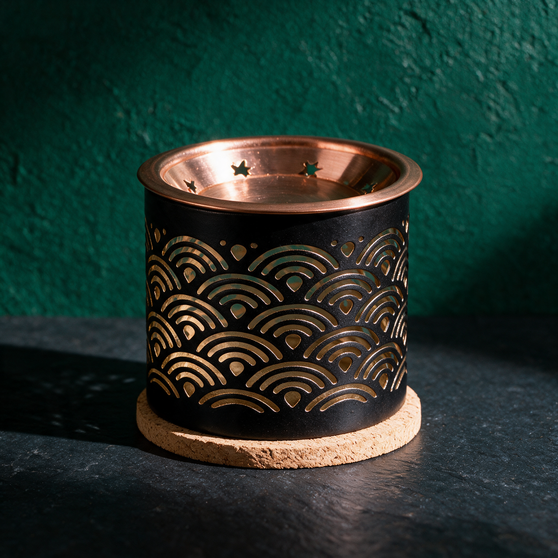 Aromafume Exotic Incense Diffuser | Räuchern ohne Rauch & Asche – Material- und Detailansicht in der smaragdgrünen Temple-of-Desire-Bildwelt