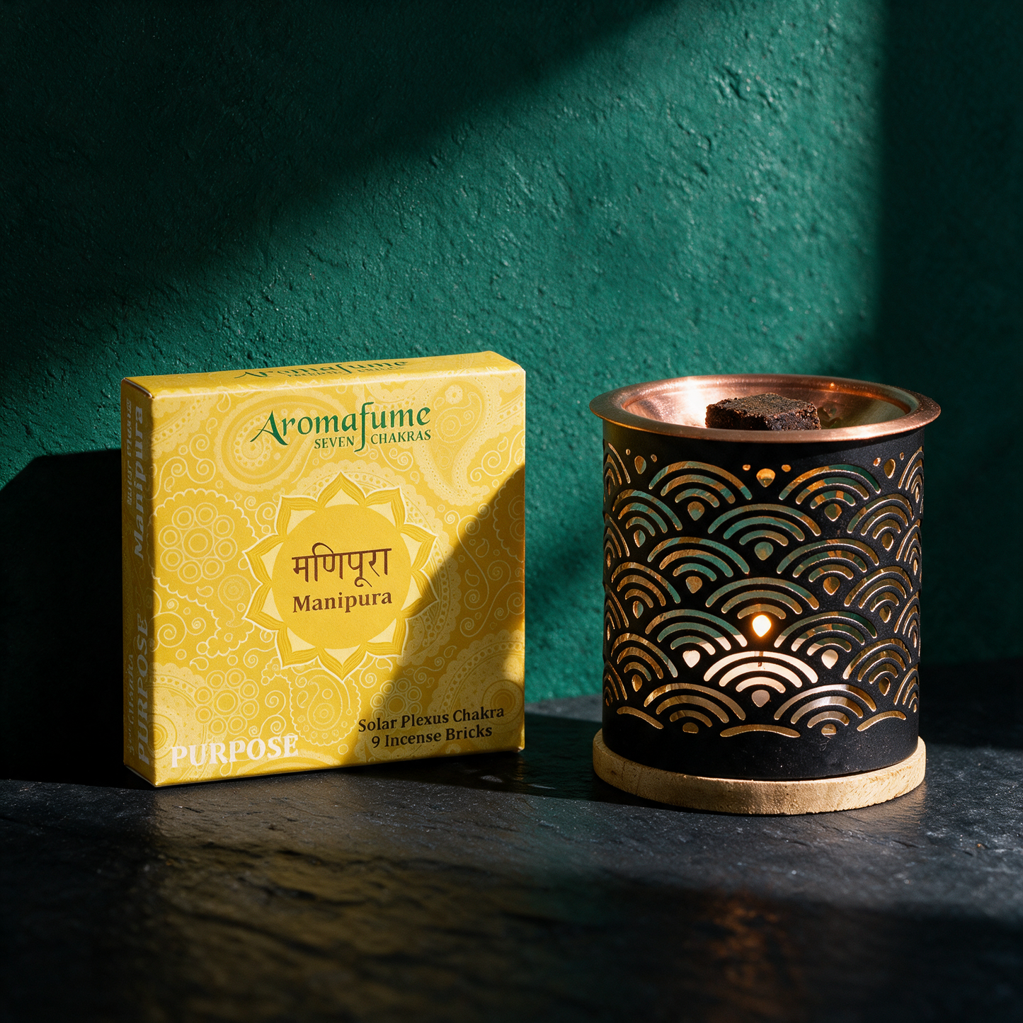 Aromafume Chakra-Weihrauchblöcke | 9 Blöcke für den Diffuser – Anwendungsansicht in der smaragdgrünen Temple-of-Desire-Bildwelt