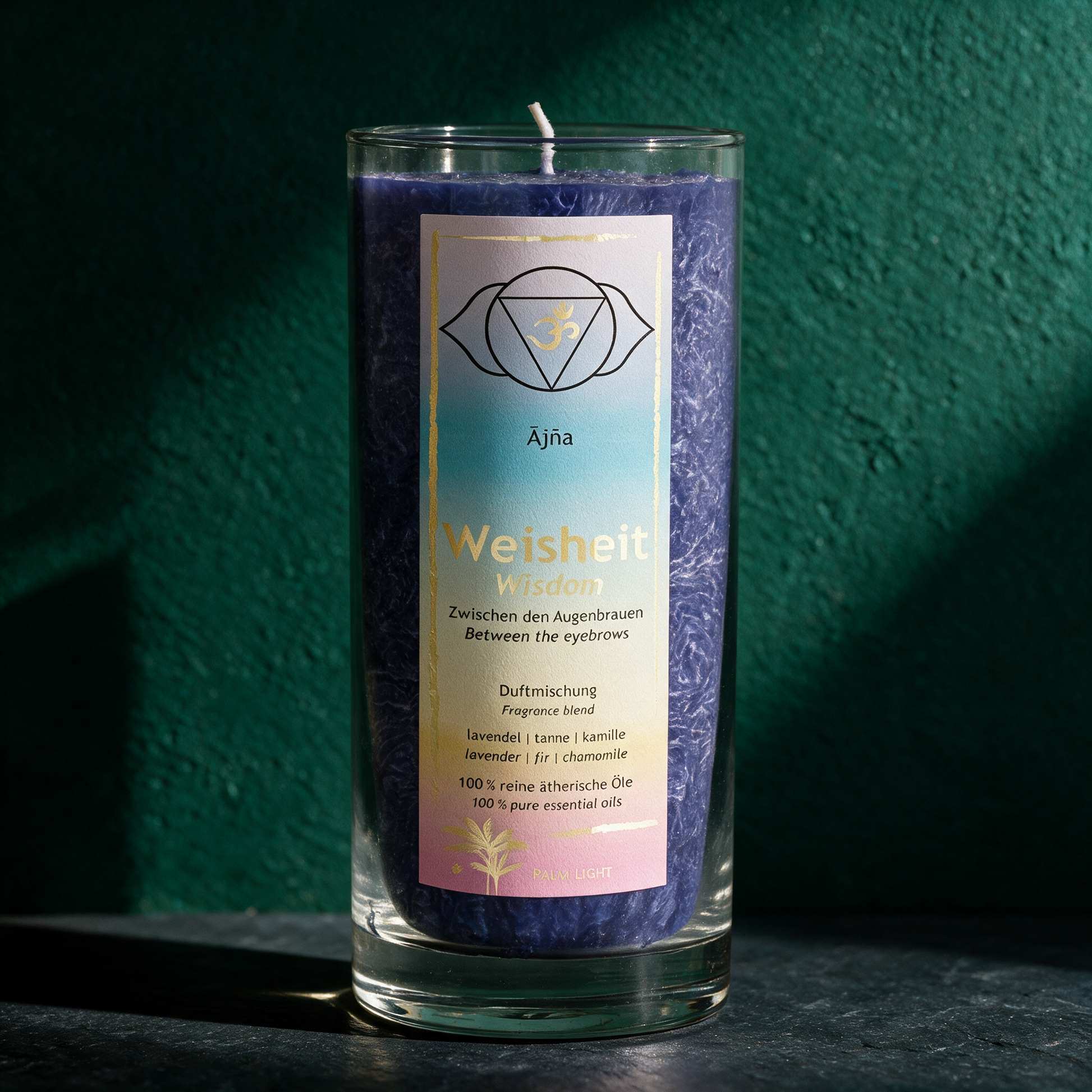 Chakra Duftkerze | Palmwachs mit ätherischen Ölen, ca. 60 Std. – reine Produktansicht in der smaragdgrünen Temple-of-Desire-Bildwelt