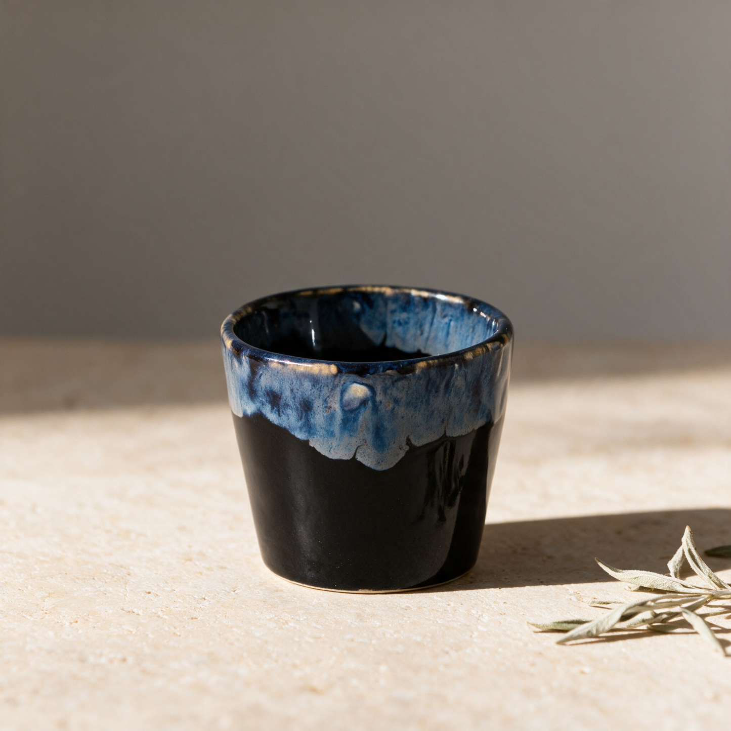 Costa Nova Espresso Cup Grespresso 90 ml | Steinzeug-Tasse – variant schwarz, Variante Schwarz in der Temple-of-Desire-Bildwelt