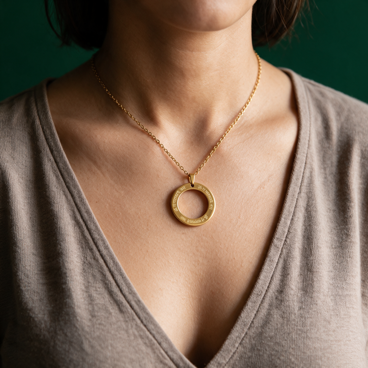 Ganesha Mantra Kette | Spiritueller Schmuck für Neubeginn & Schutz – variant gold product, Variante Gold in der Temple-of-Desire-Bildwelt