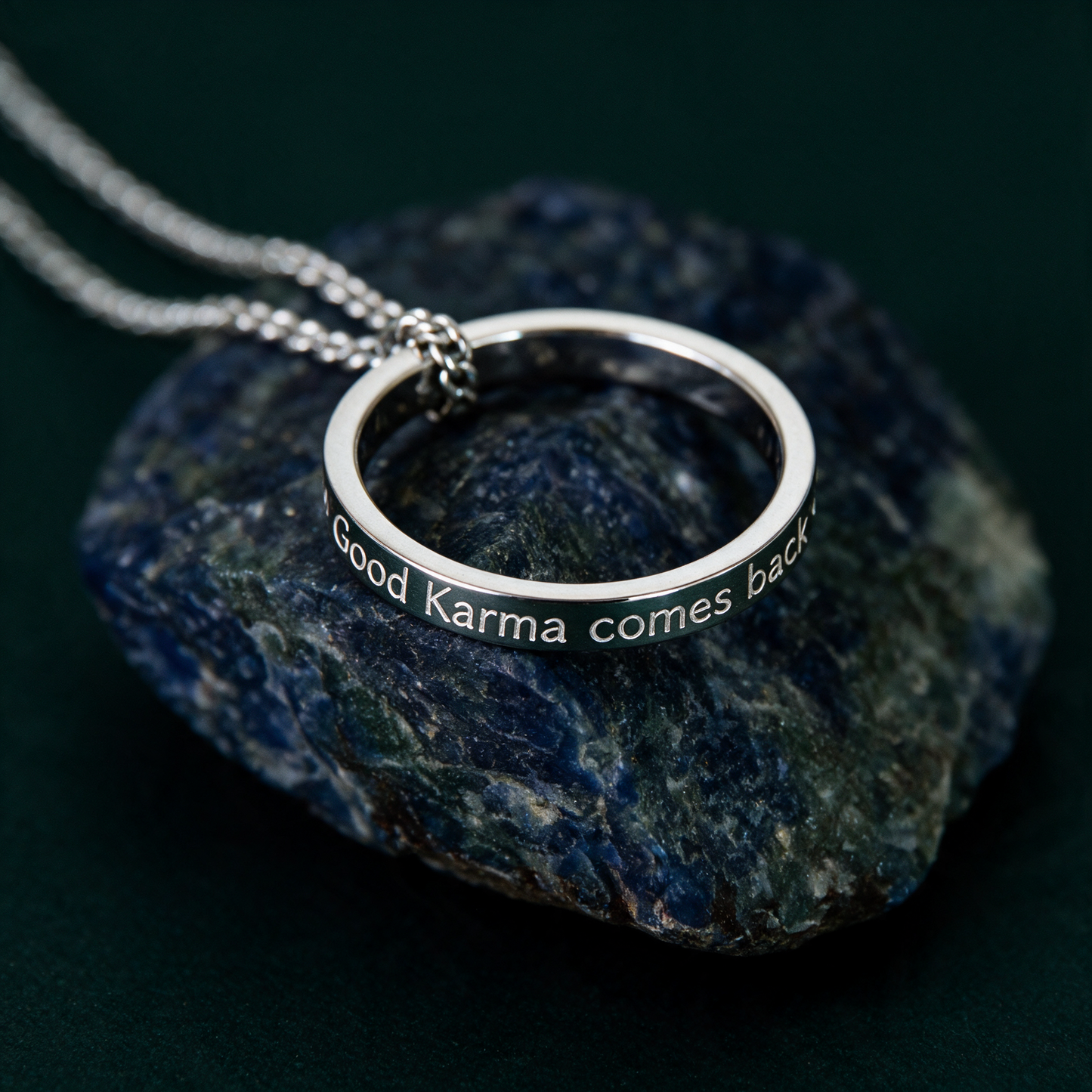 Ringkette silber | Gravur „Good Karma comes back“ – engraving macro in der Temple-of-Desire-Bildwelt