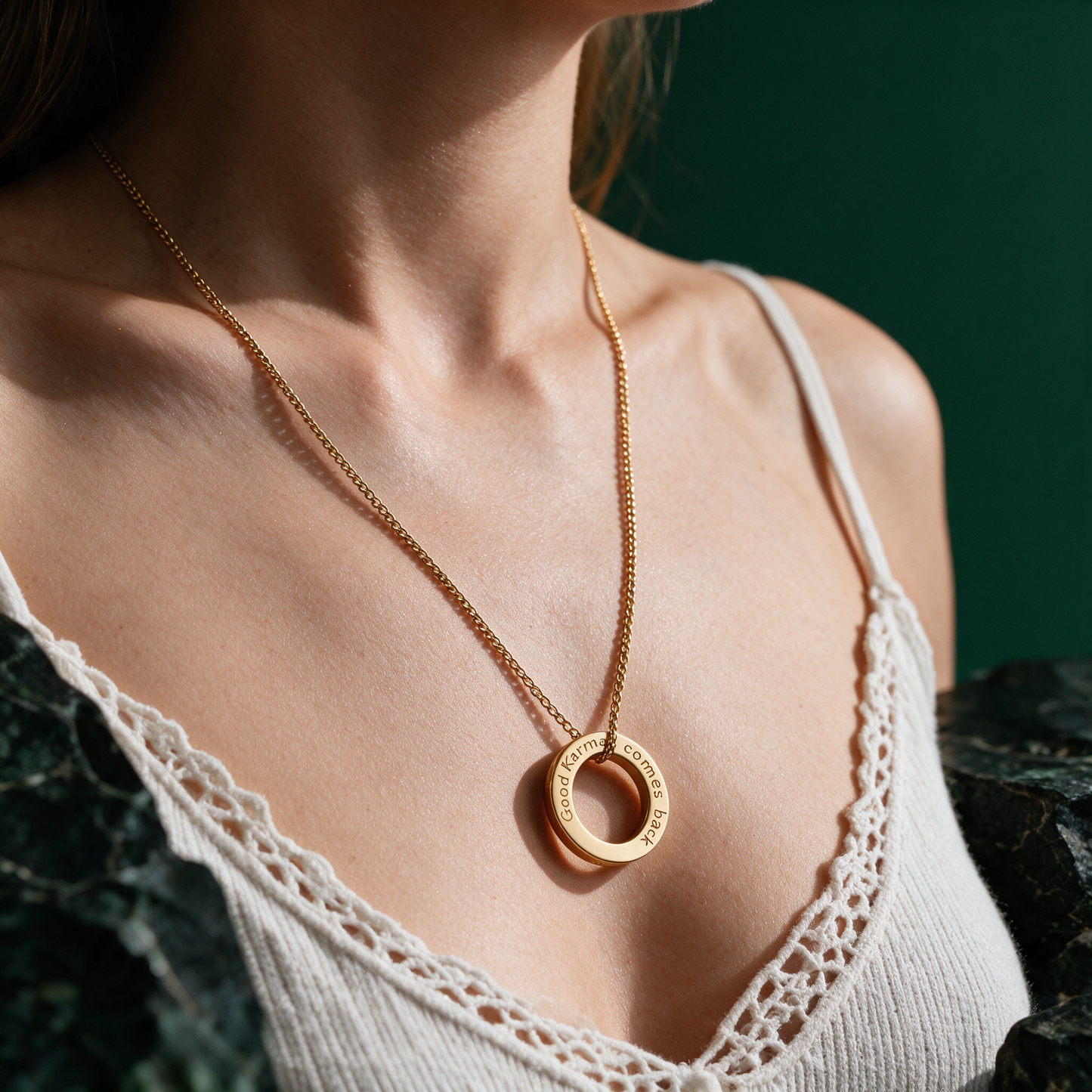 Ringkette vergoldet | Gravur „Good Karma comes back“ – worn front in der Temple-of-Desire-Bildwelt