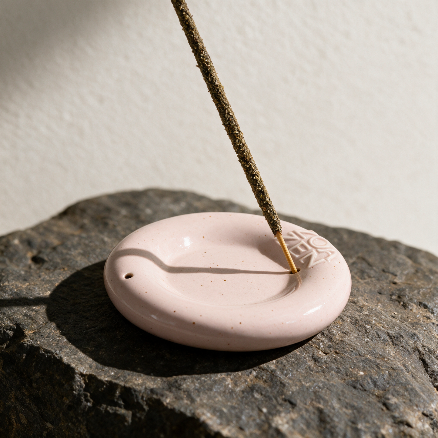 Zen Holder Räucherschale | Halter für Zen Sticks, Paper & Palo Santo – reine Produktansicht in der Temple-of-Desire-Bildwelt