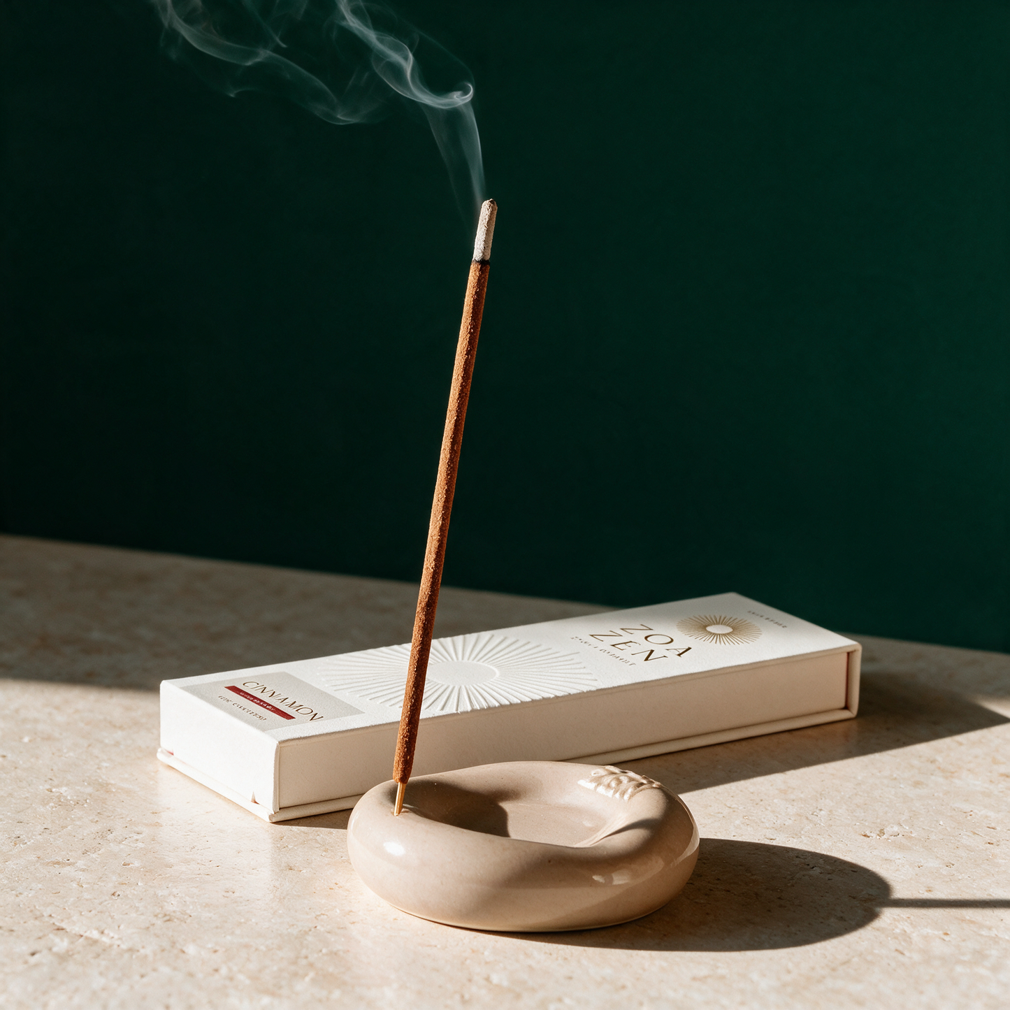 Cinnamon Zen Sticks | Palo Santo & Zimt Räucherstäbchen – Material- und Detailansicht in der Temple-of-Desire-Bildwelt