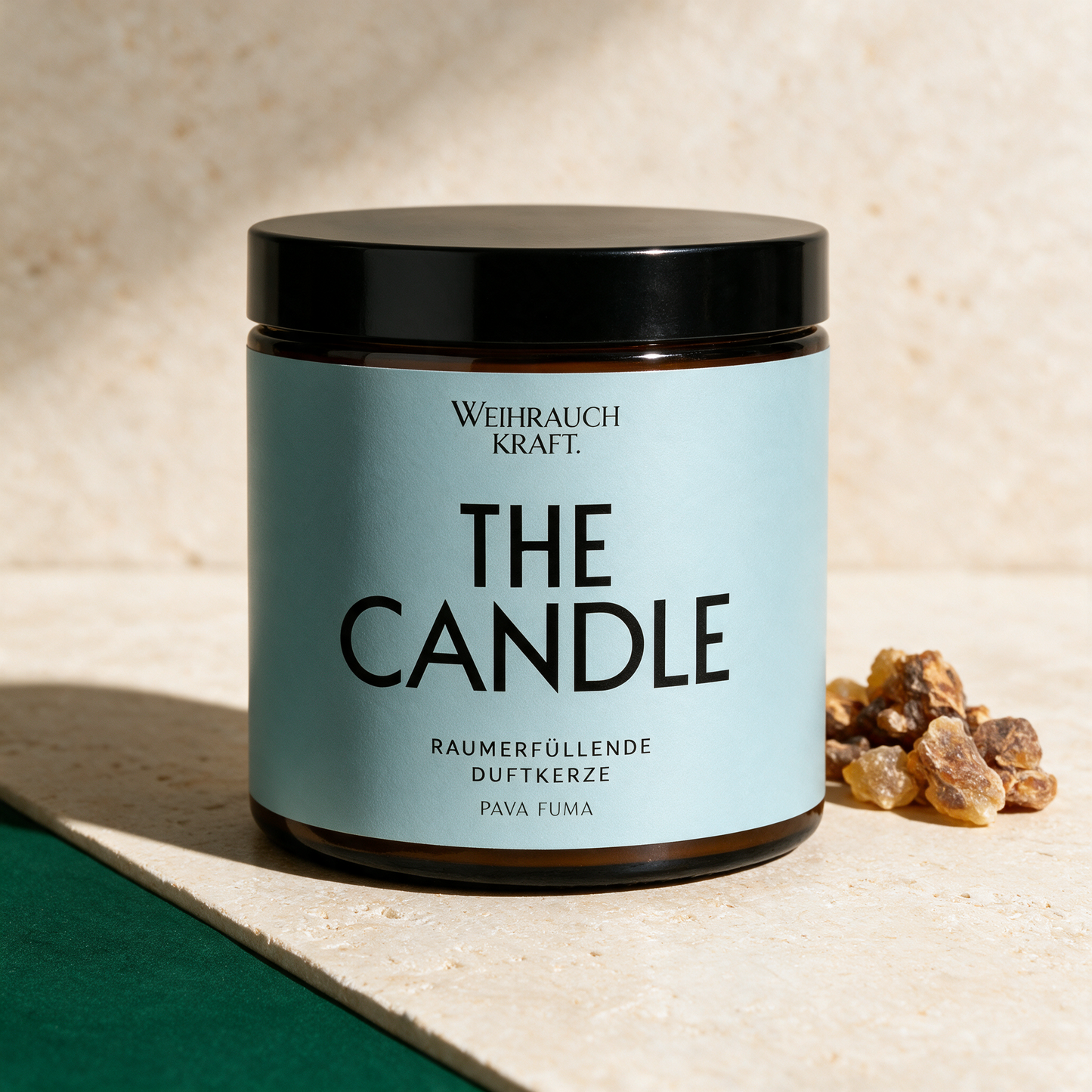 THE CANDLE - Raumerfüllende Duftkerze – reine Produktansicht in der Temple-of-Desire-Bildwelt