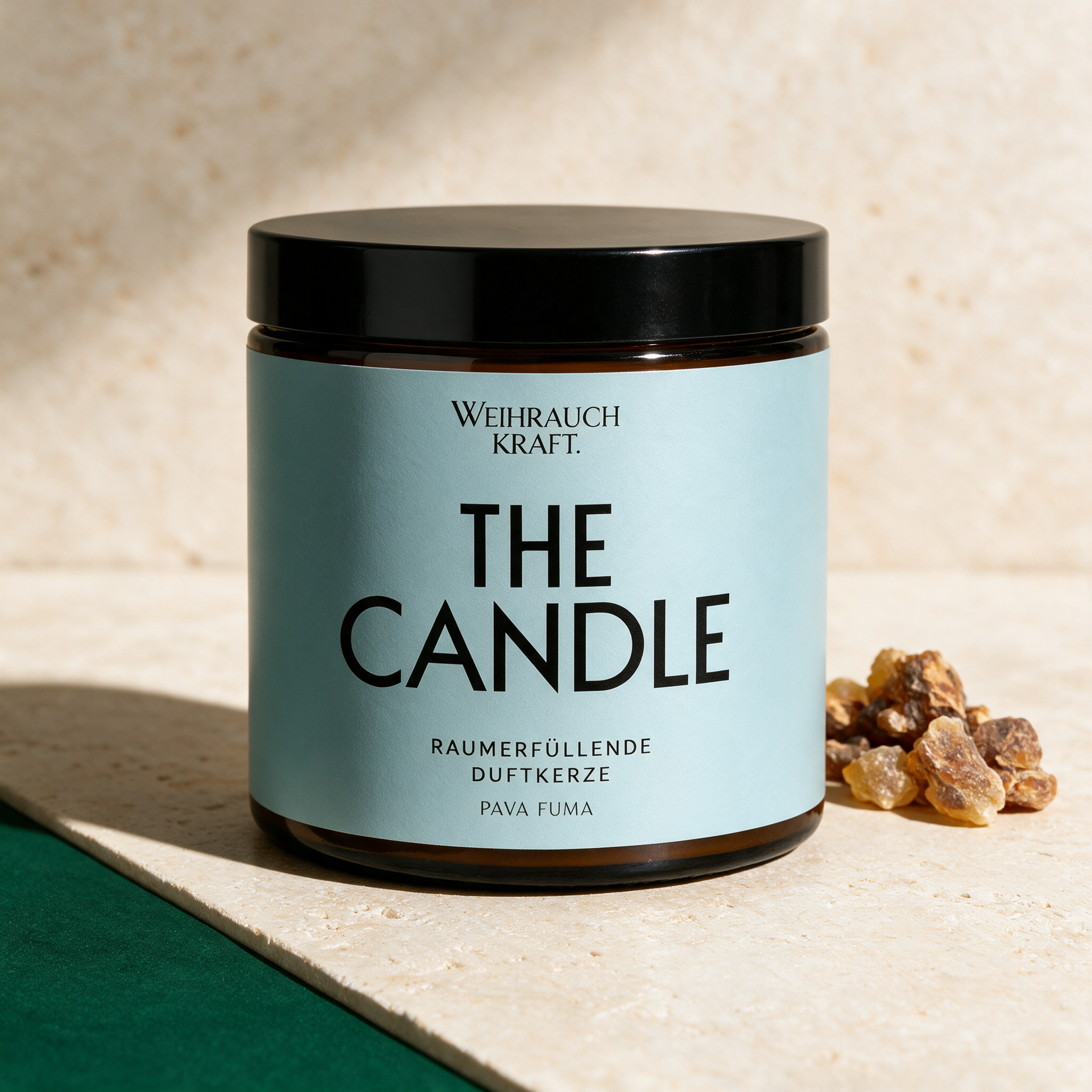 THE CANDLE - Raumerfüllende Duftkerze – reine Produktansicht in der Temple-of-Desire-Bildwelt