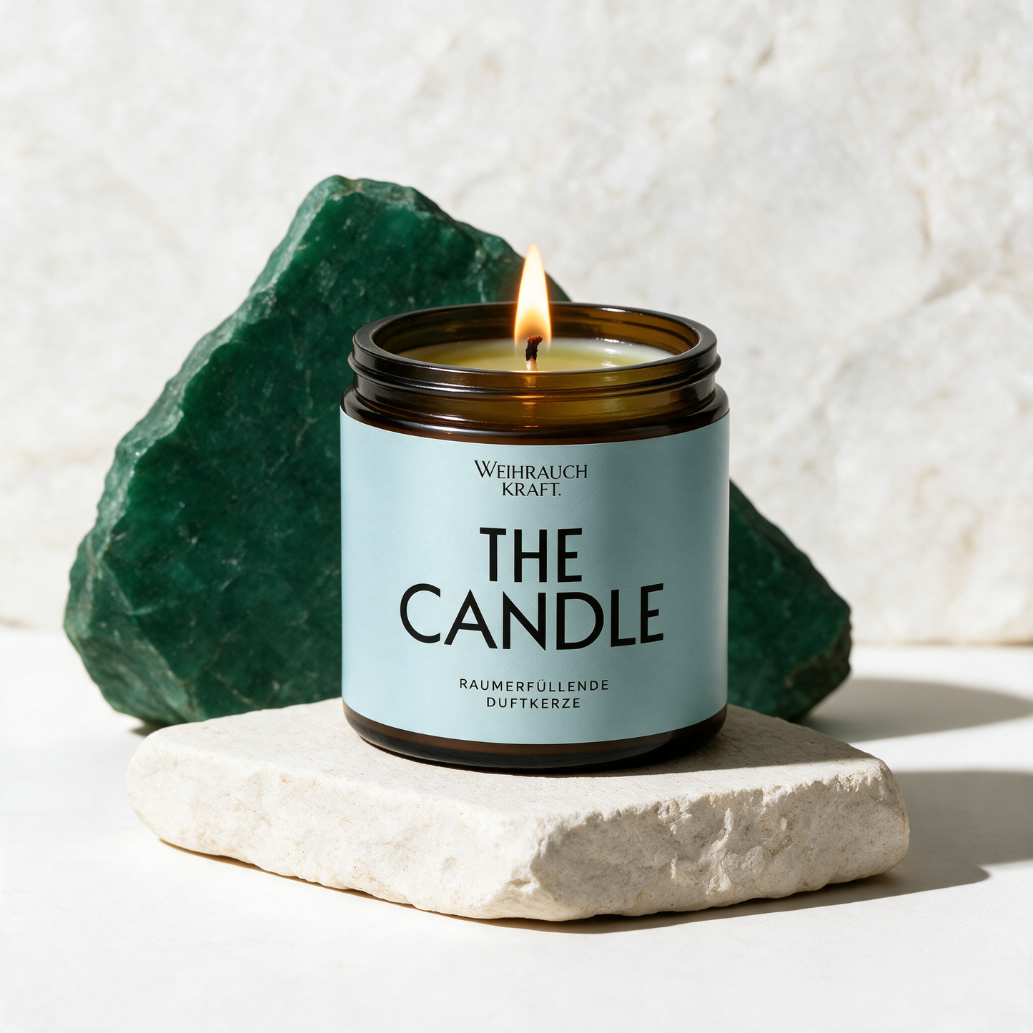 THE CANDLE - Raumerfüllende Duftkerze – Anwendungsansicht in der Temple-of-Desire-Bildwelt