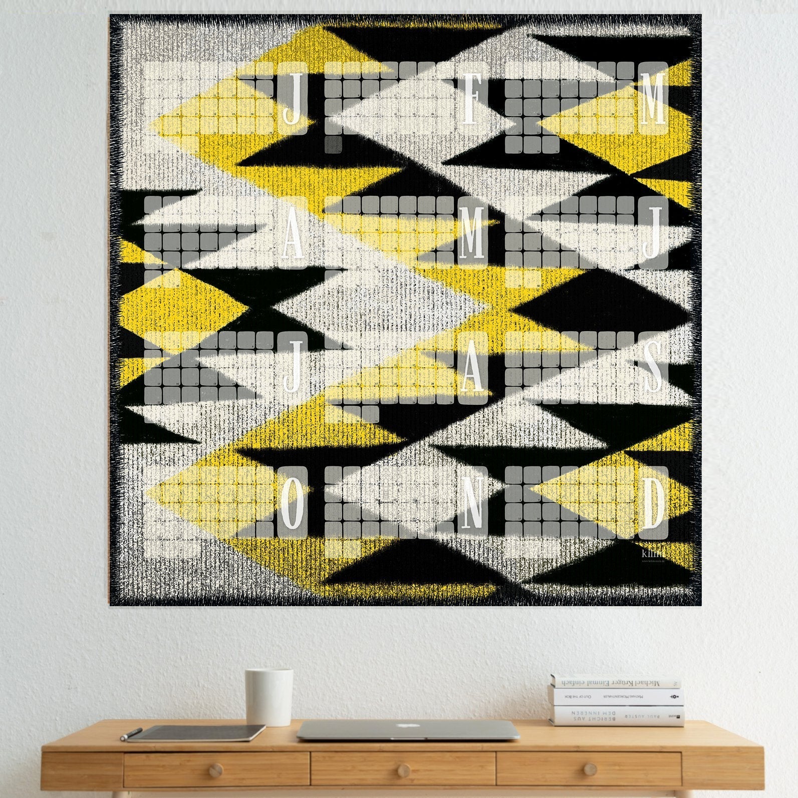 Kilim Tiger gelb Wandkalender als grafischer Blickfang an der Wand